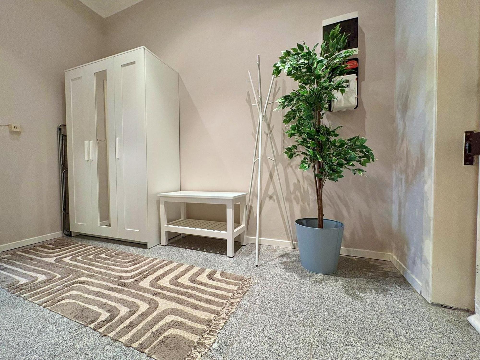 Spacious And Near Metro I Close To Parks I Akh Apartament Wiedeń